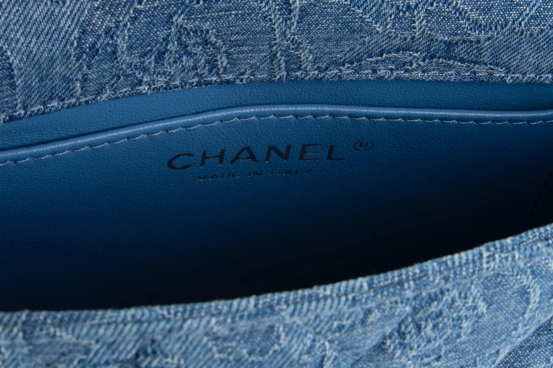 CHANEL BLUE 2023 CAMELLIA SWEETHEART FLAP SMALL QUILTED DENIM SHOULDER BAG - Image 8