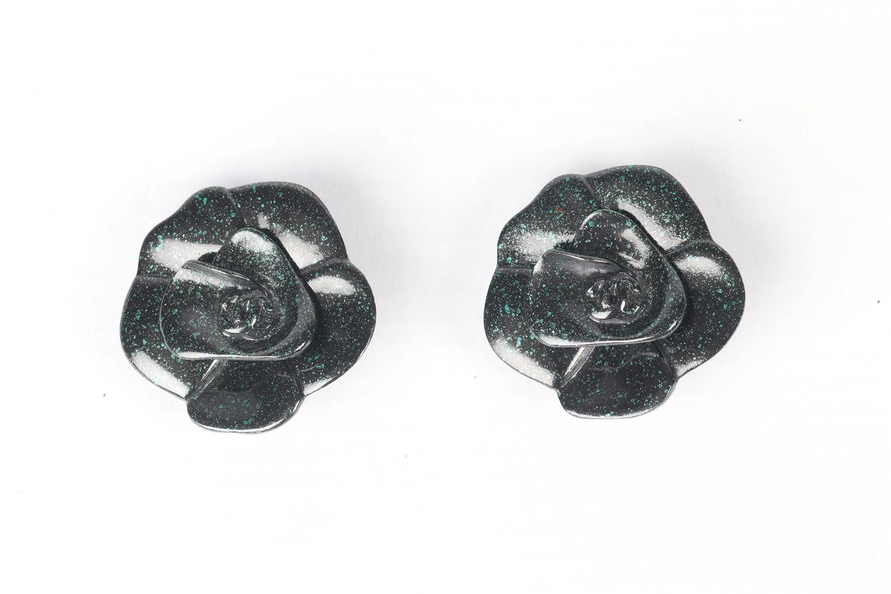 CHANEL GREEN 2001 CAMELIA CLIP EARRINGS - Image 2