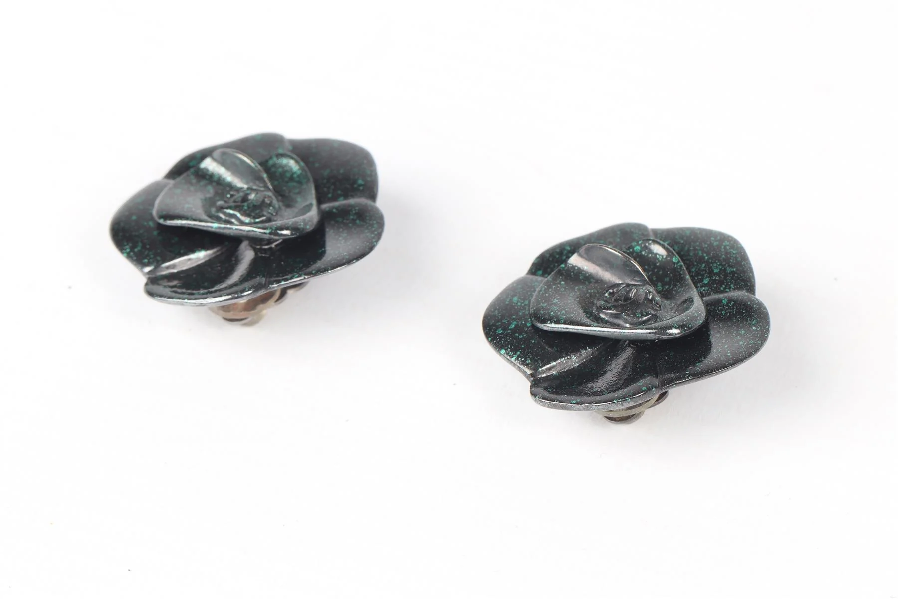CHANEL GREEN 2001 CAMELIA CLIP EARRINGS - Image 3