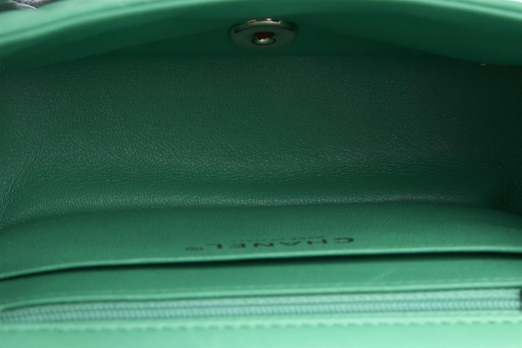CHANEL GREEN 2019 CLASSIC SQUARE MINI QUILTED LEATHER SHOULDER BAG - Image 9