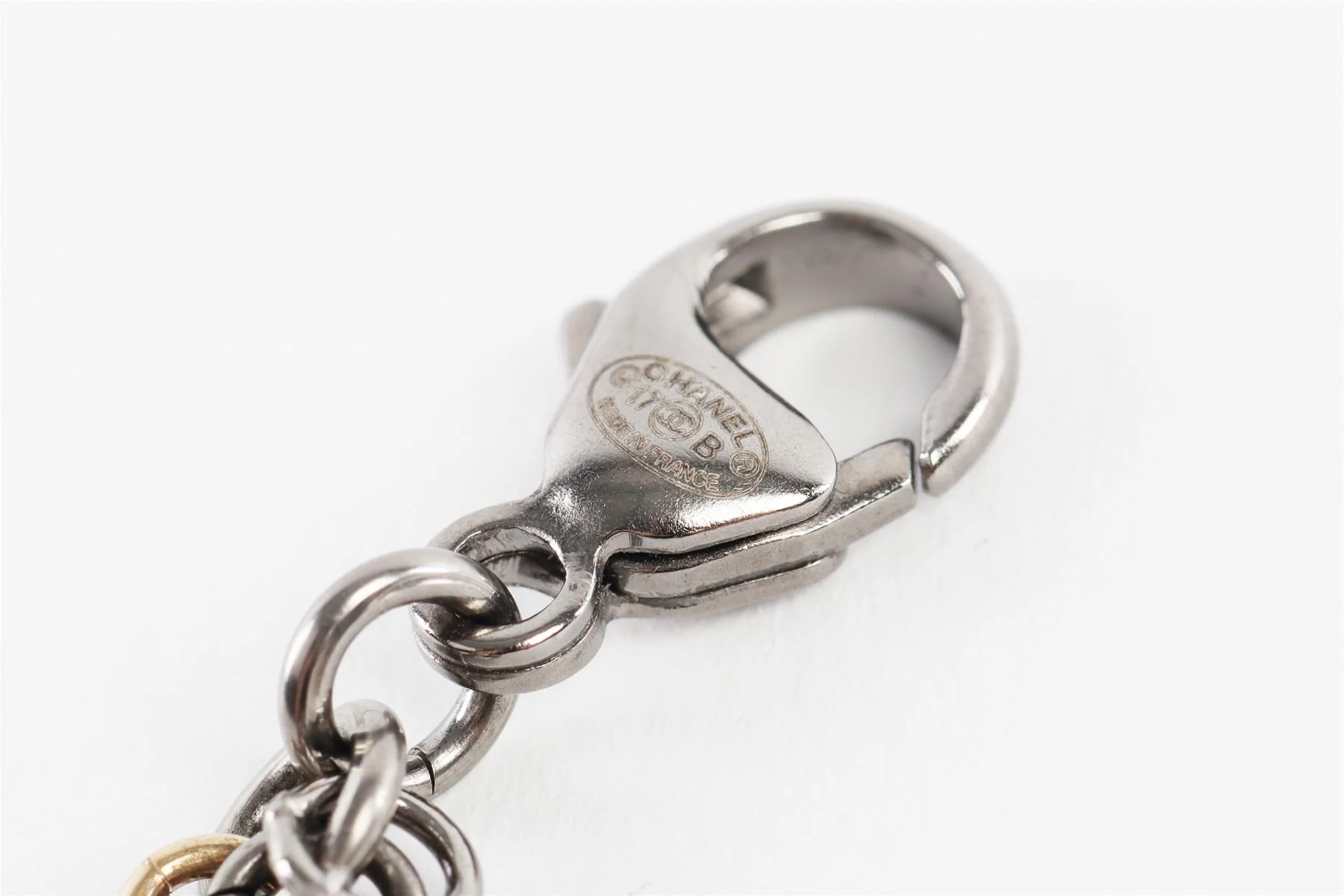 CHANEL GREY 2017 CC PEARL AND CHAIN NECKLACE - Image 5