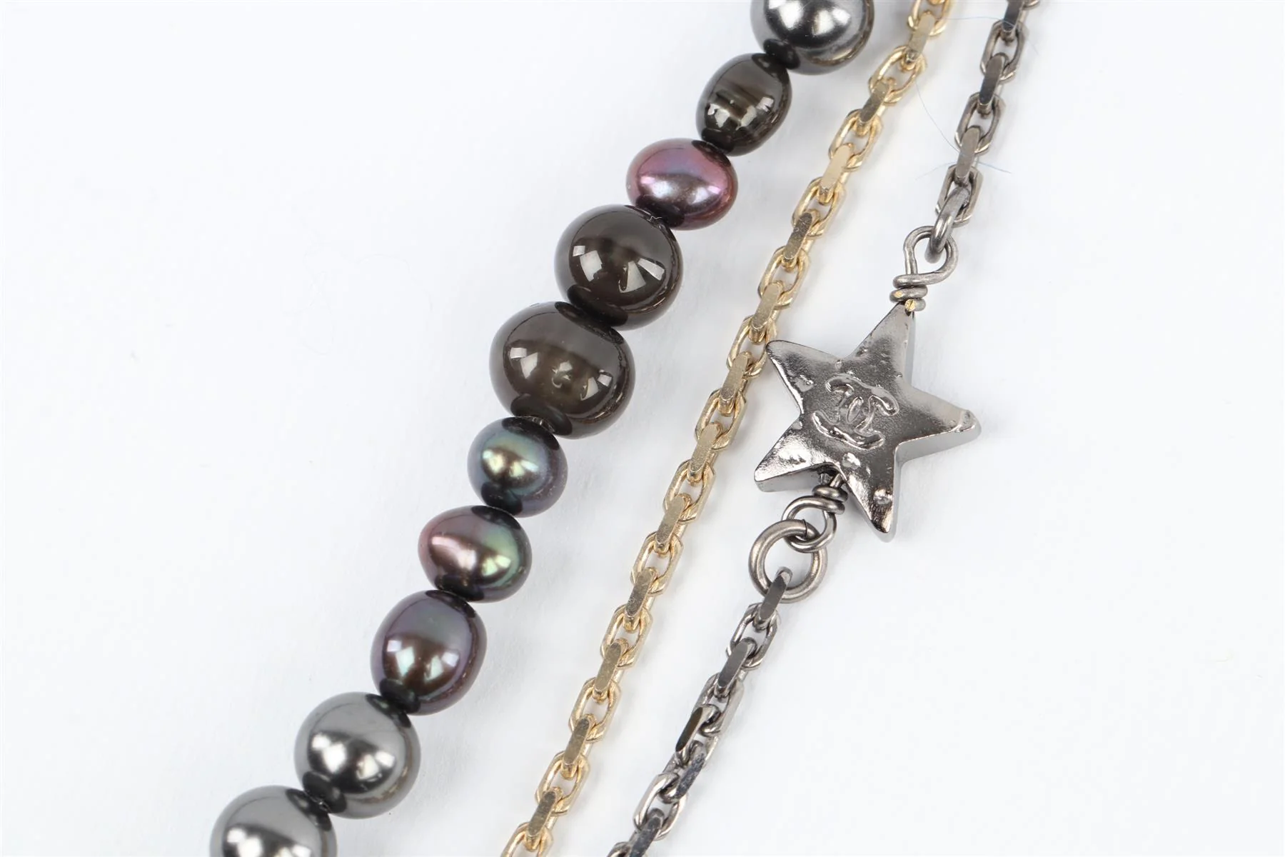 CHANEL GREY 2017 CC PEARL AND CHAIN NECKLACE - Image 3