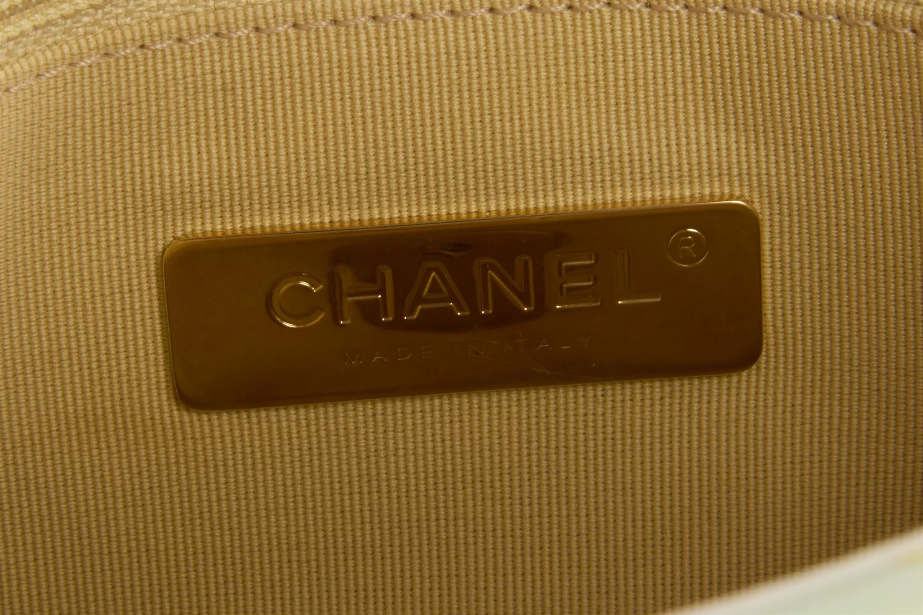 CHANEL MULTI 2022 19 SMALL QUILTED LEATHER SHOULDER BAG - Image 9