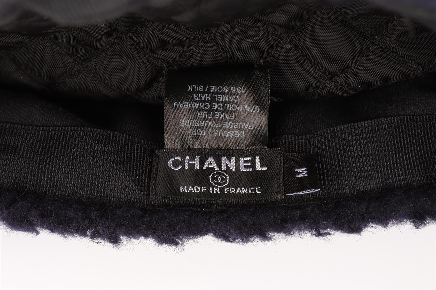 CHANEL NAVY 2018 FAUX SHEARLING CAP MEDIUM - Image 7
