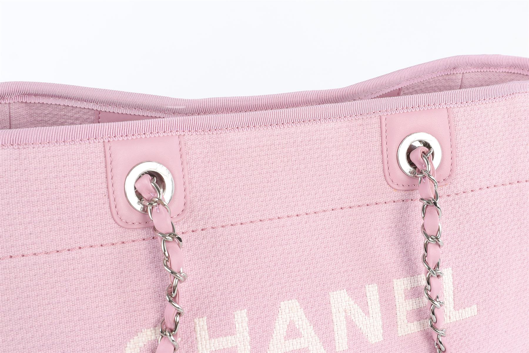 CHANEL PINK 2022 DEAUVILLE SMALL FABRIC TOTE BAG - Image 10