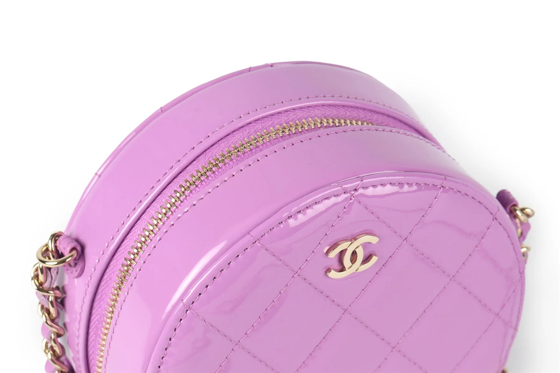 CHANEL PURPLE 2019 ROUND QUILTED PATENT LEATHER SHOULDER BAG - Image 10