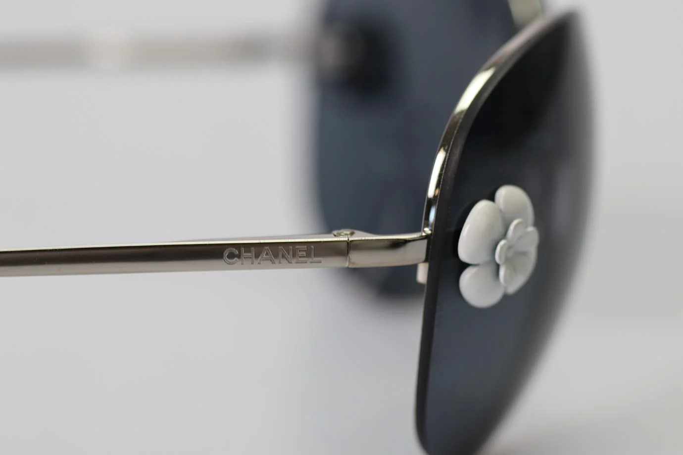 CHANEL ROUND FRAME METAL SUNGLASSES - Image 7