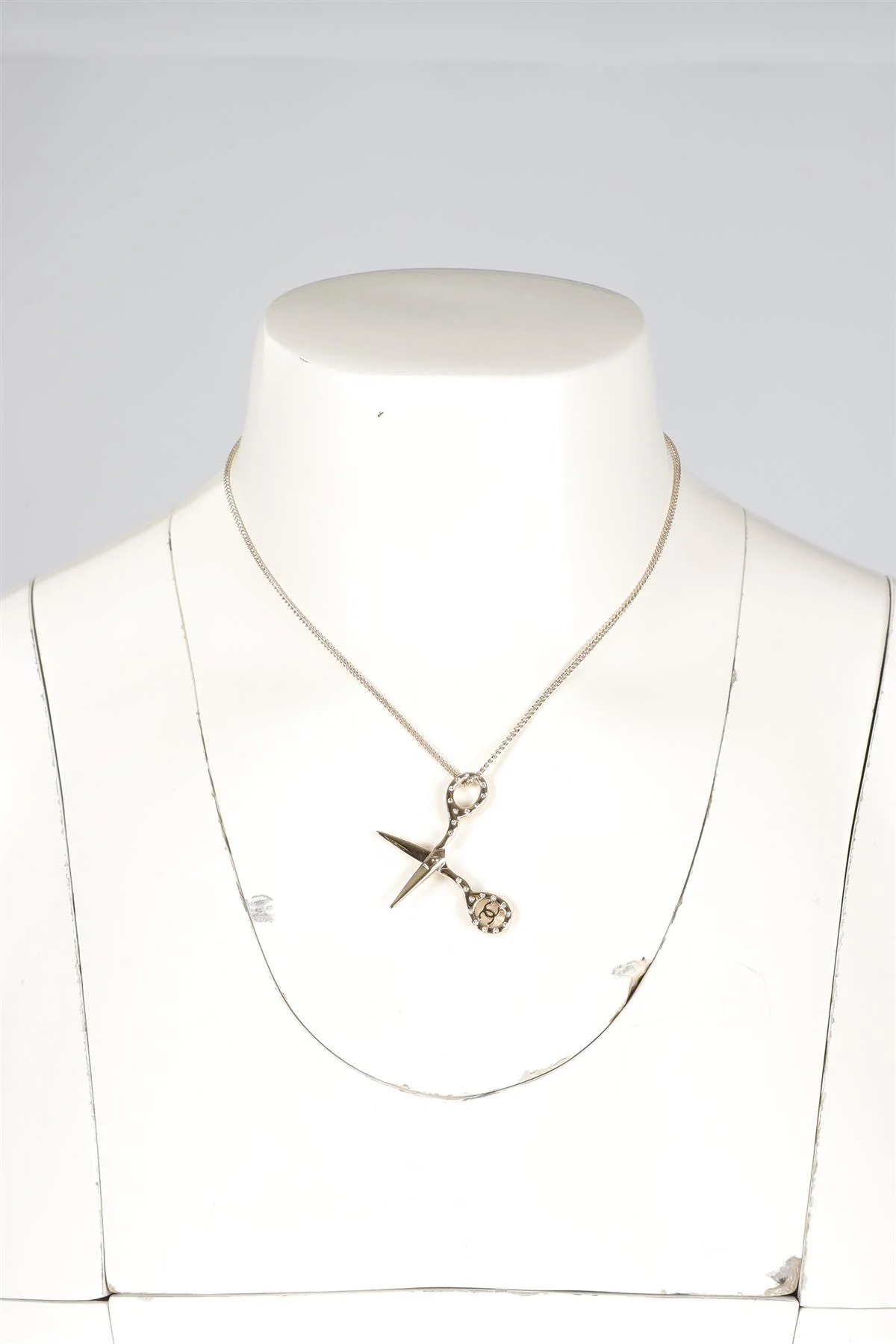 CHANEL SILVER 2021 CC SCISSORS PENDANT NECKLACE - Image 7