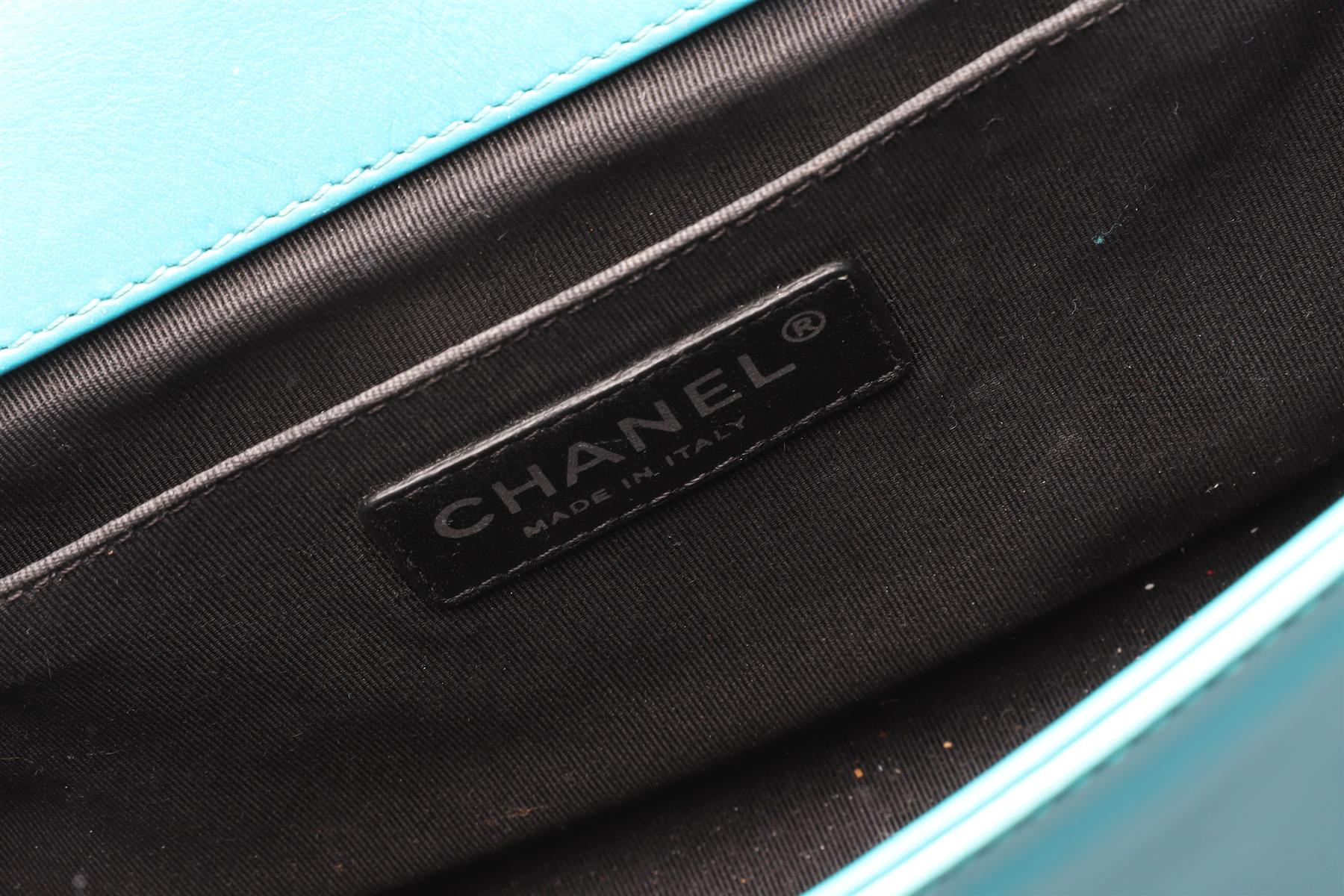 CHANEL TEAL 2015 BOY MEDIUM QUILTED PATENT LEATHER SHOULDER BAG - Image 12