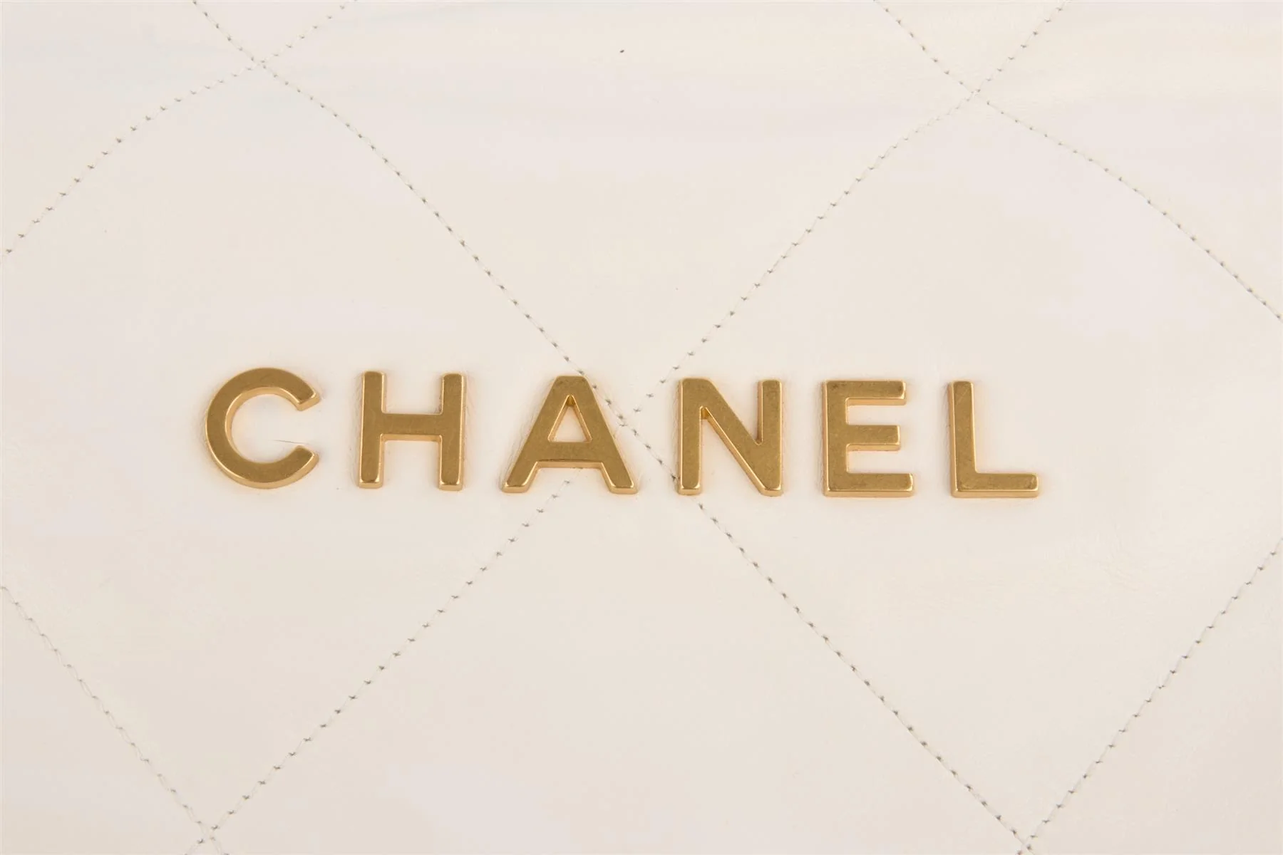 CHANEL WHITE 2022 22 MEDIUM QUILTED LEATHER SHOULDER BAG - Image 7