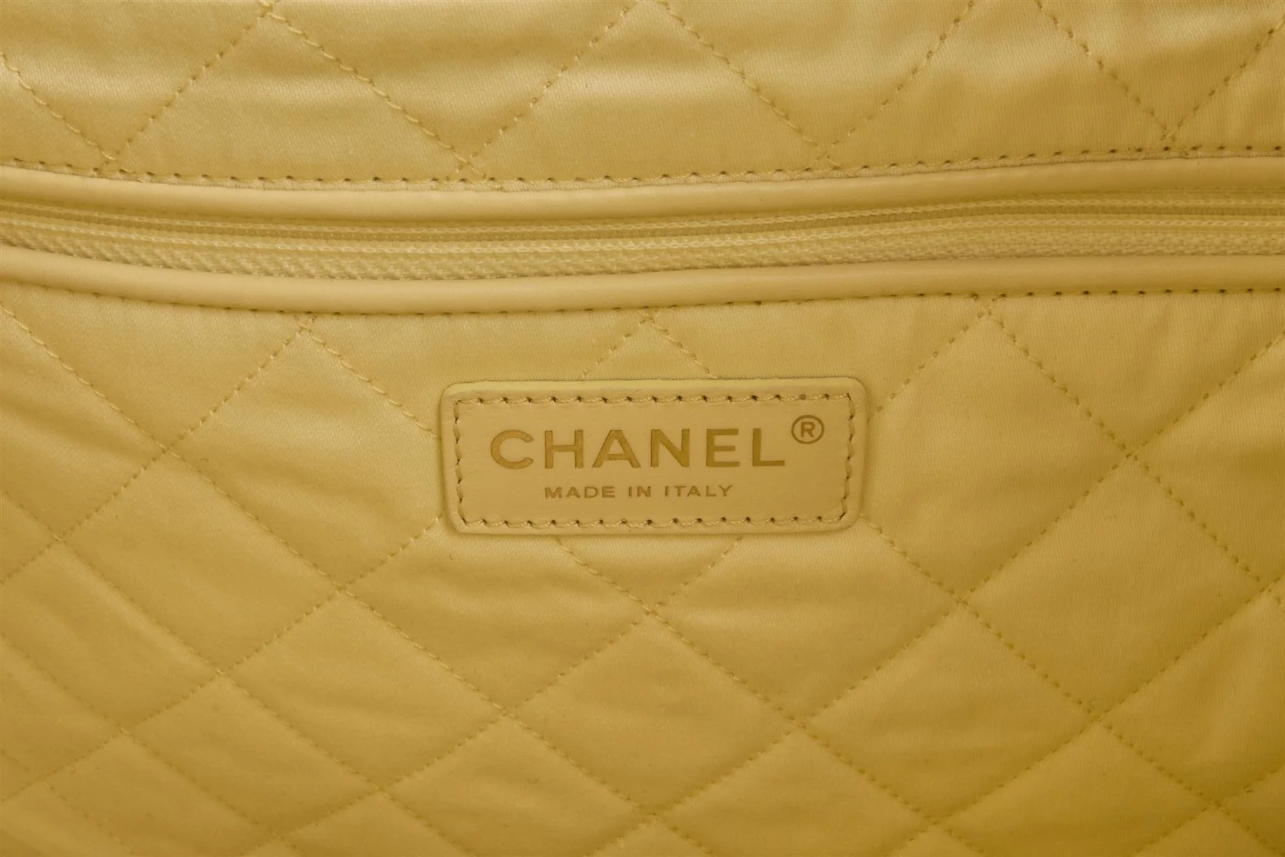 CHANEL YELLOW 2023 22 SMALL QUILTED LEATHER SHOULDER BAG - Image 9
