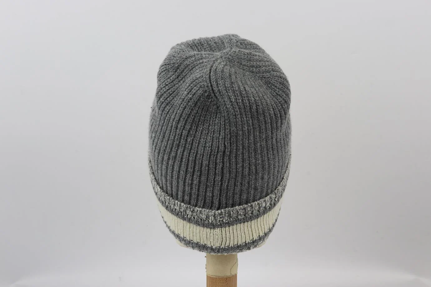CHRISTIAN DIOR LOGO INTARSIA CASHMERE BLEND RIBBED BEANIE ONE SIZE - Image 5