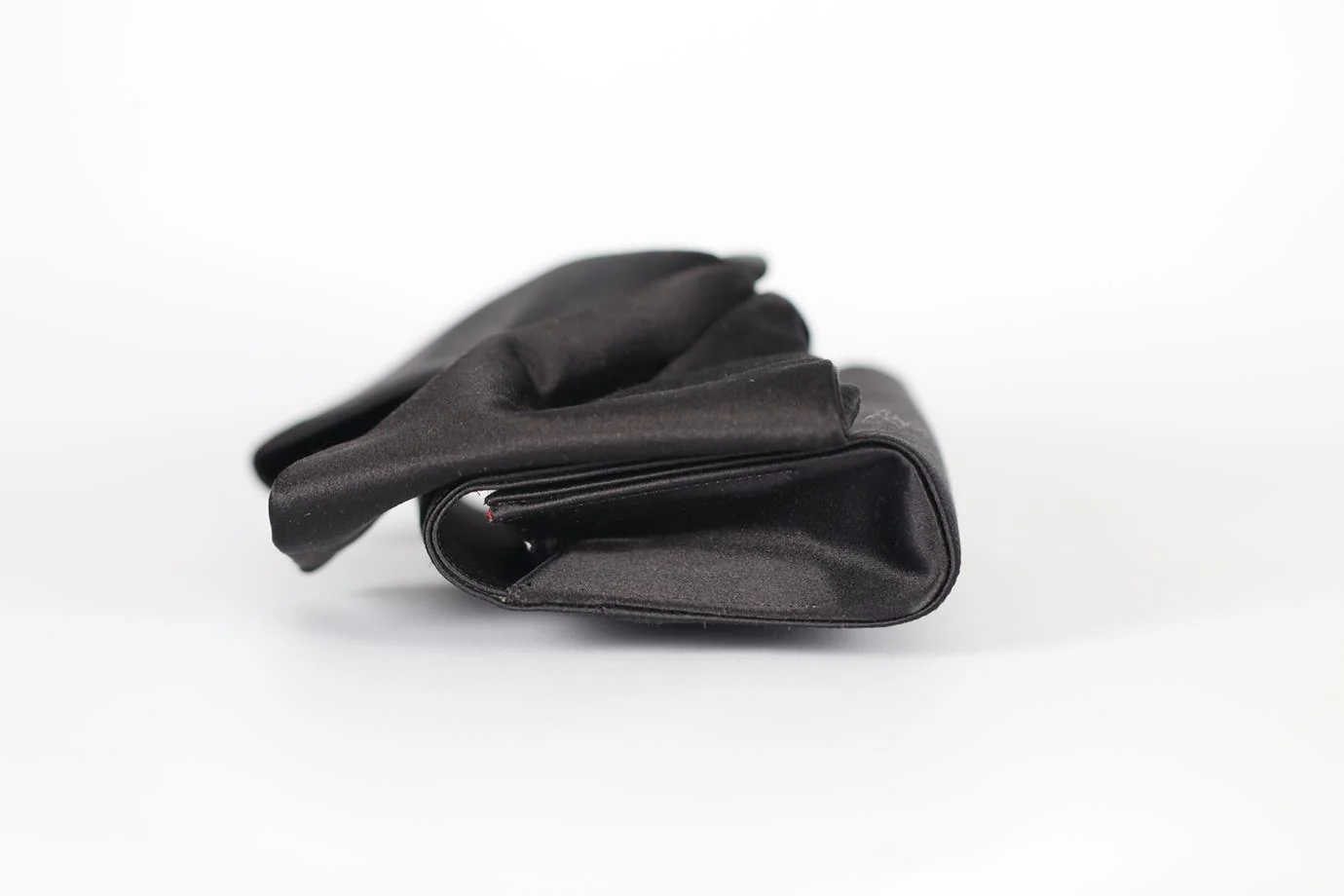 CHRISTIAN LOUBOUTIN BLACK BOW DETAILED SATIN CLUTCH - Image 4