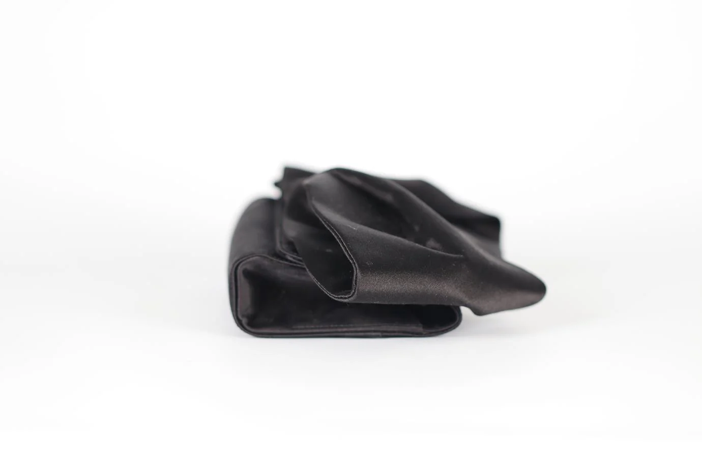 CHRISTIAN LOUBOUTIN BLACK BOW DETAILED SATIN CLUTCH - Image 5