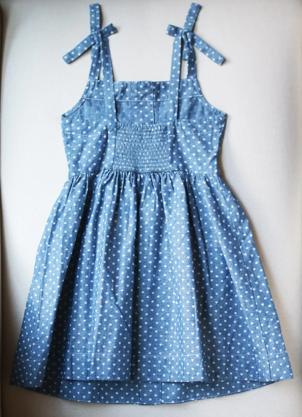 CREWCUTS KIDS GIRLS STAR PRINTED CHAMBRAY DRESS 5 YEARS - Image 3