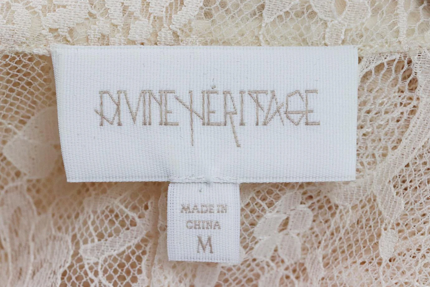 DIVINE HERITAGE LACE TRENCH COAT MEDIUM - Image 5