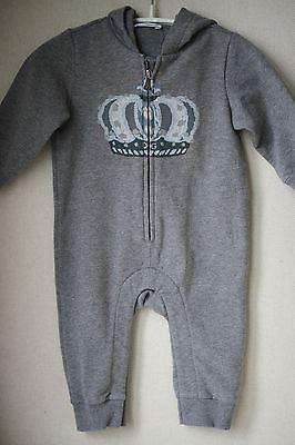DOLCE AND GABBANA BABY GREY CROWN HOODED BABYGROW 3-6 MONTHS - Image 4
