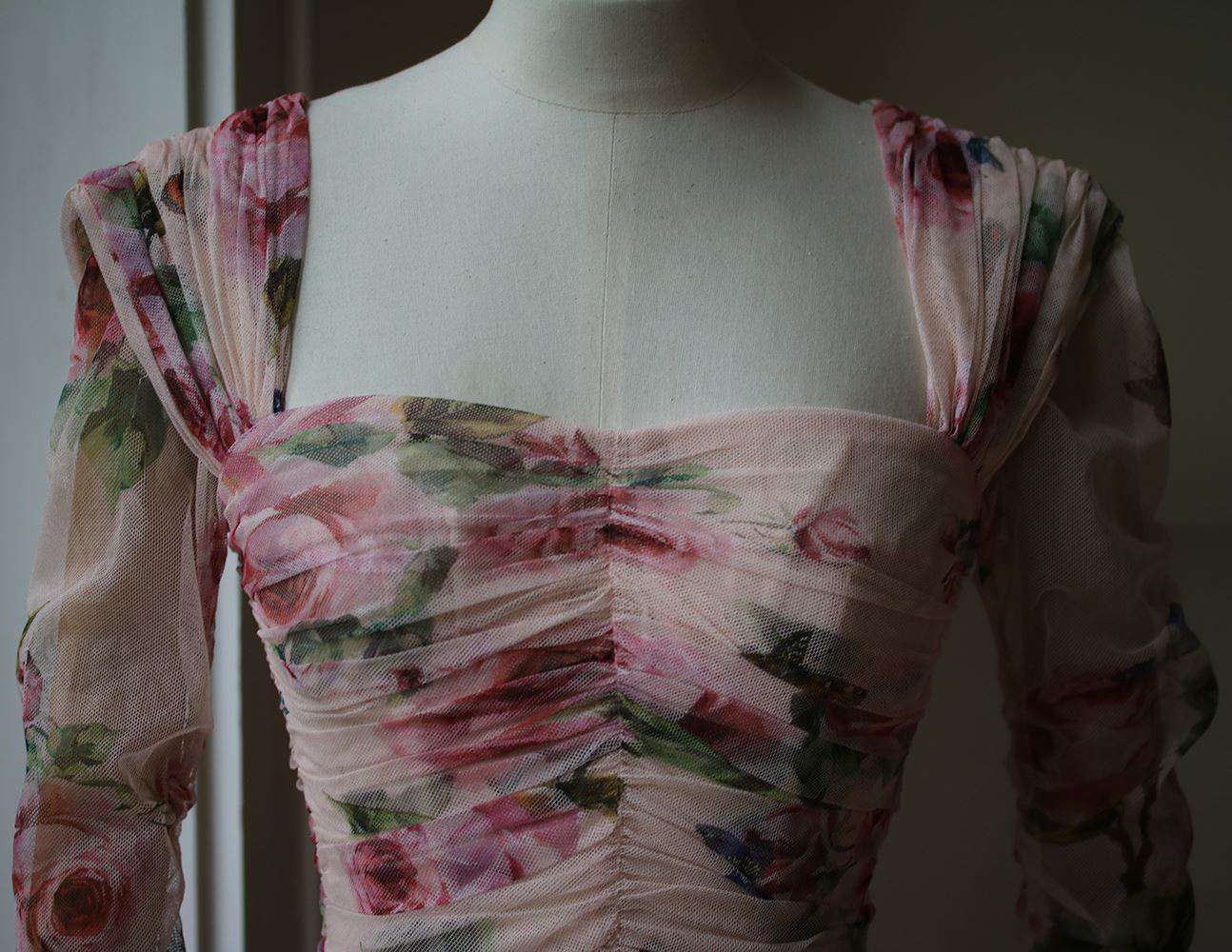 DOLCE AND GABBANA ROSE-PRINT RUCHED-TULLE DRESS IT 38 UK 6 - Image 4
