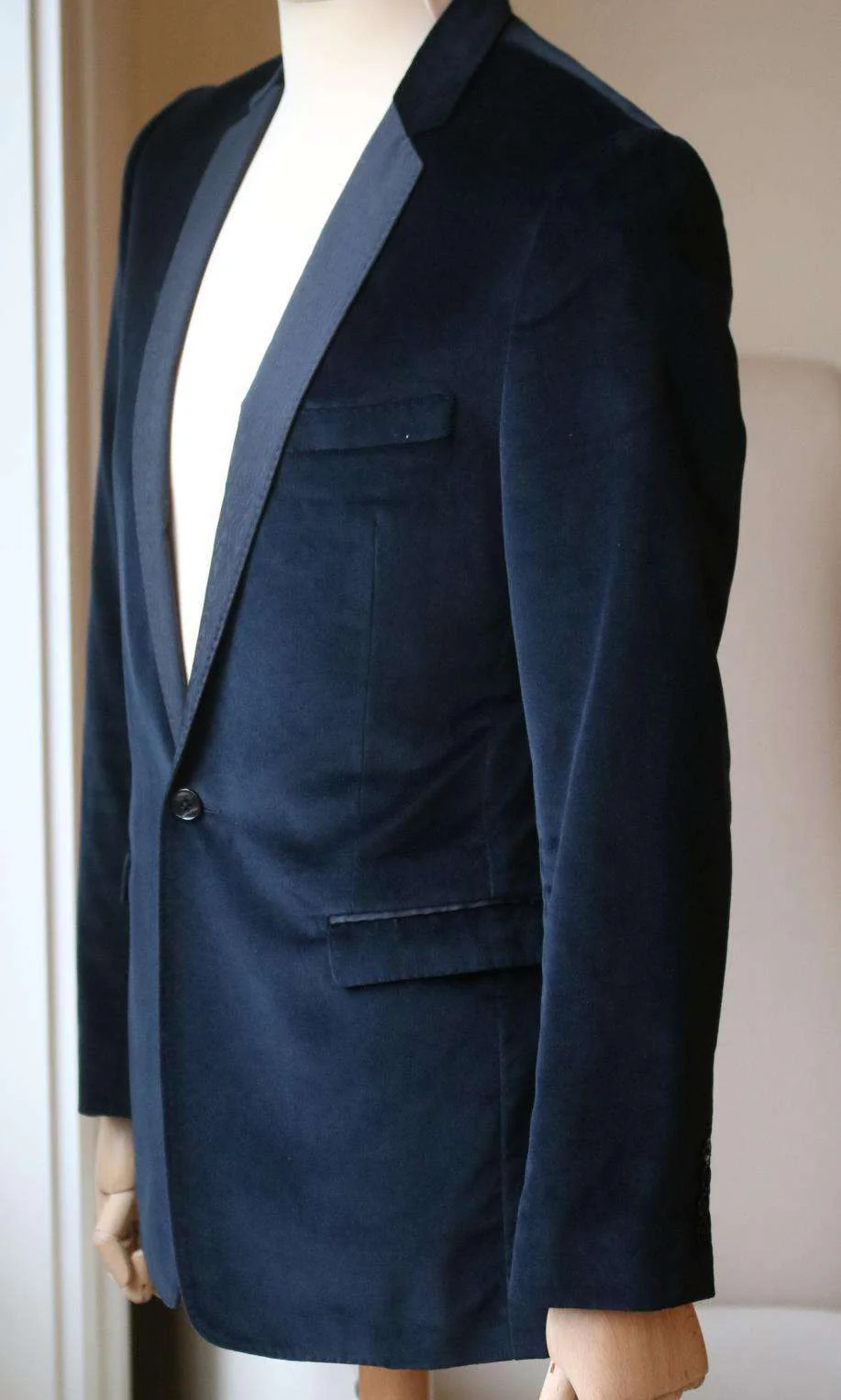 DOLCE AND GABBANA SILK TRIMMED VELVET DINNER JACKET IT 46 UK 36 - Image 2
