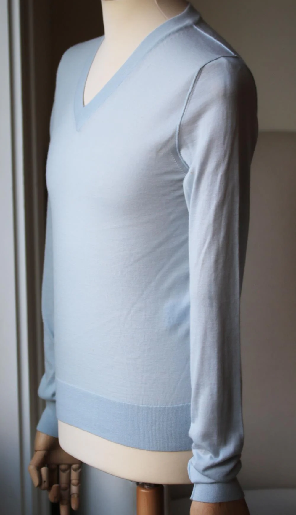 DOLCE AND GABBANA V-NECK CASHMERE KNIT SWEATER IT 46 UK/US 36 - Image 3
