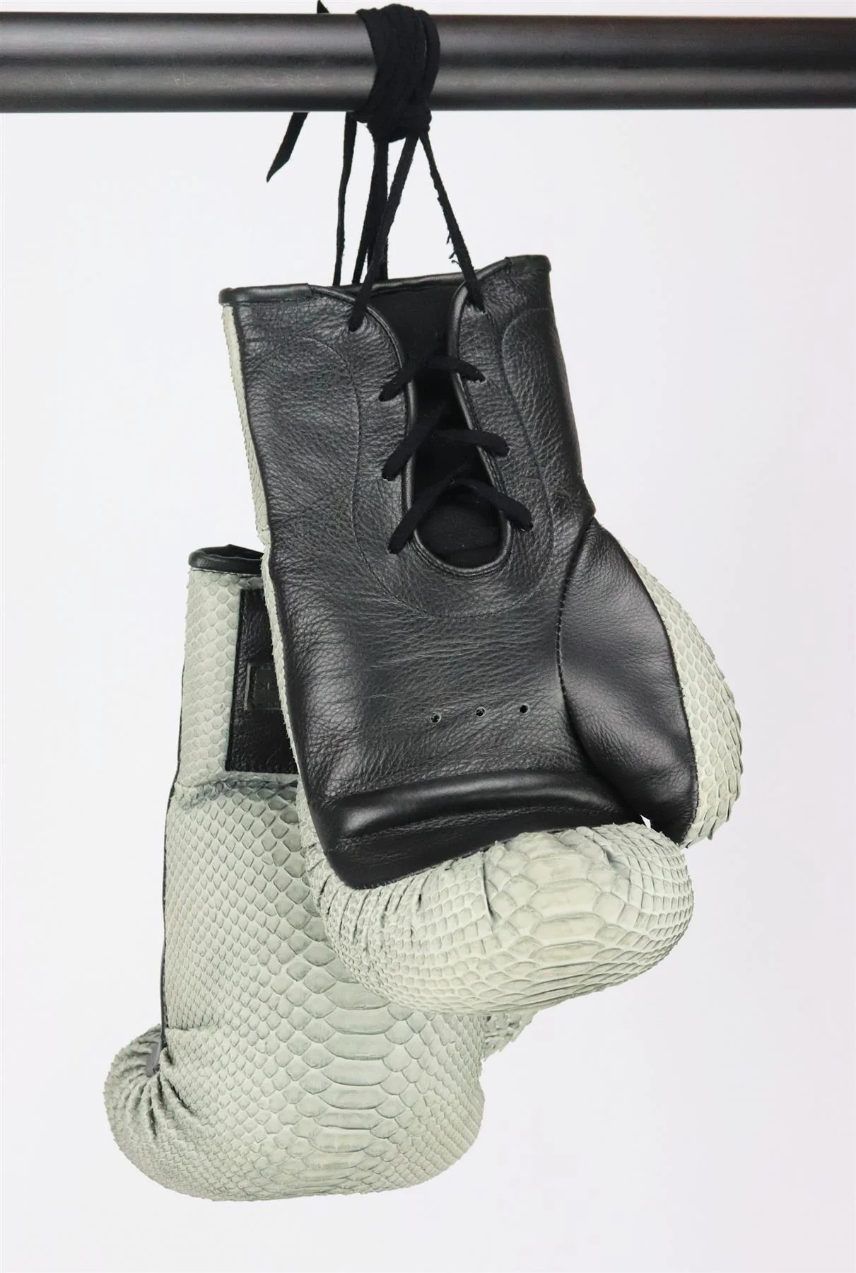 ELISABETH WEINSTOCK SNAKESKIN AND LEATHER BOXING GLOVES - Image 5
