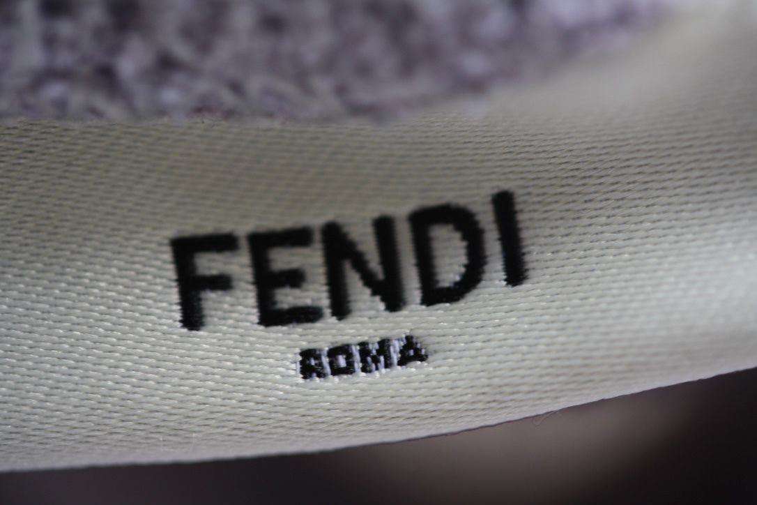 FENDI BABY GREY ROMA SHORTS 9 MONTHS - Image 4