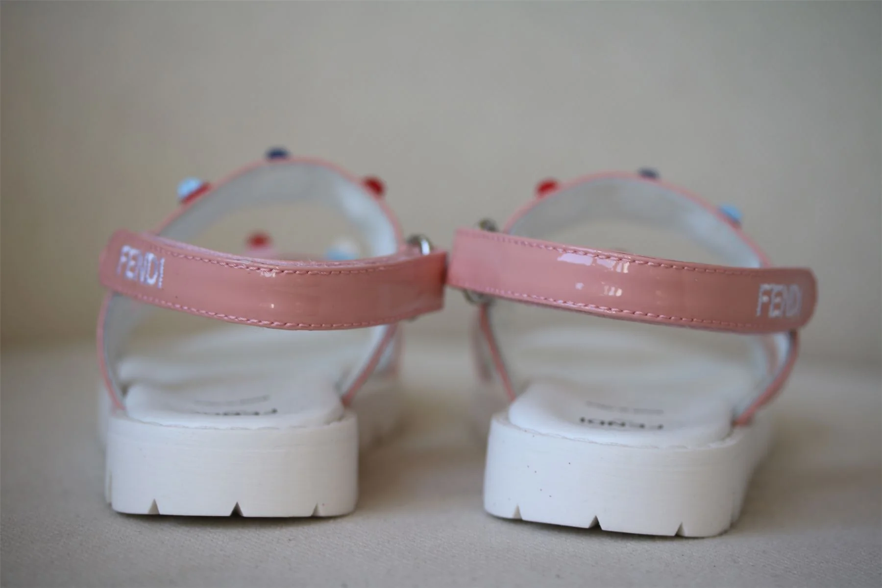 FENDI GIRLS PINK PATENT LEATHER SANDALS EU 25 UK 8 - Image 3