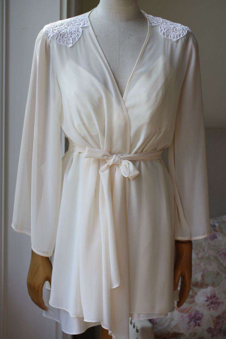 FLORA NIKROOZ DREAMTAKER CHEMISE AND ROBE SMALL/LARGE - Image 2