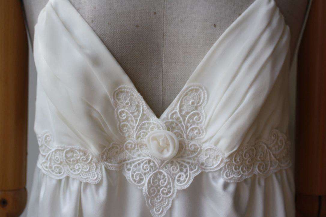 FLORA NIKROOZ DREAMTAKER CHEMISE AND ROBE SMALL/LARGE - Image 6