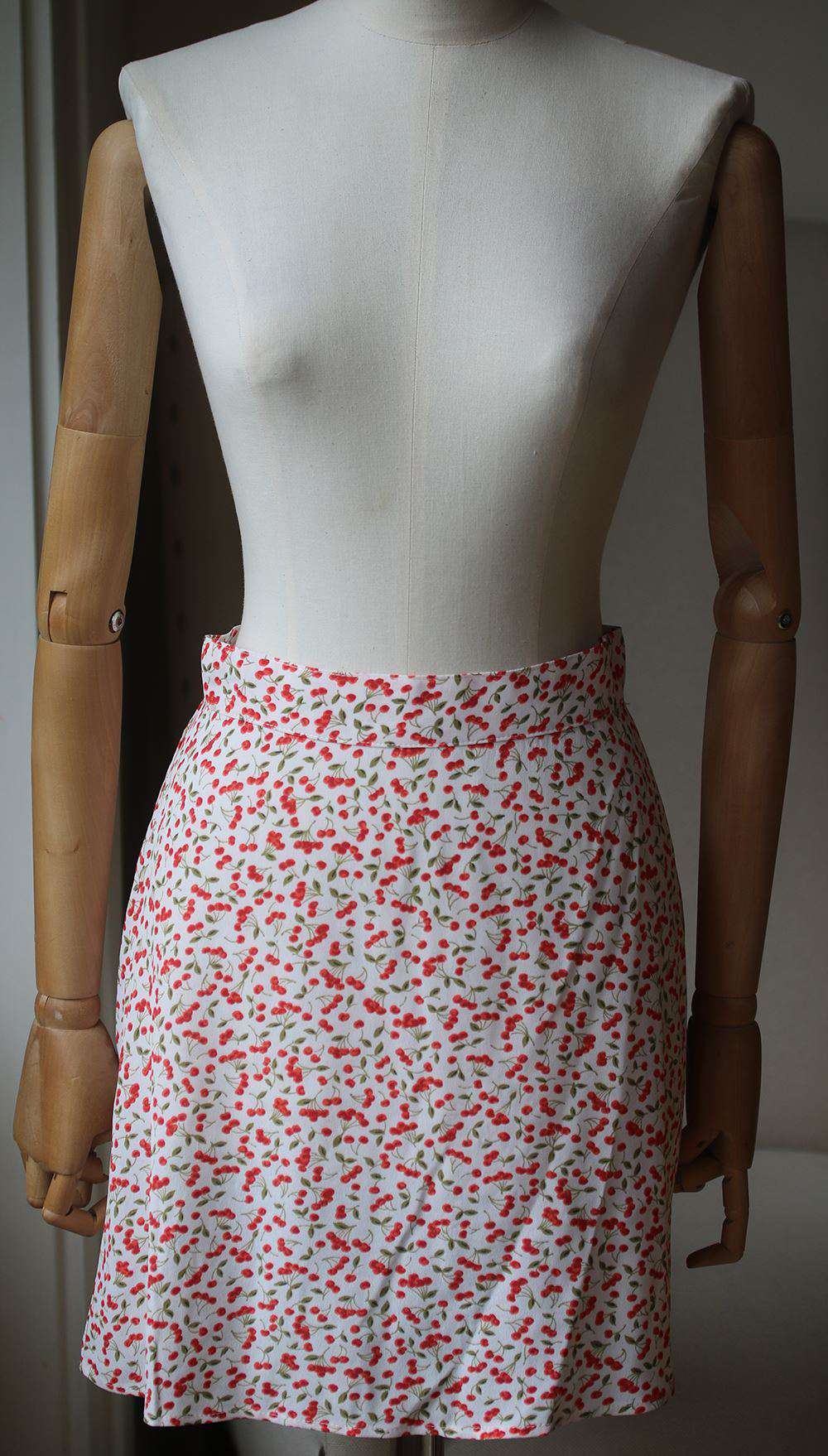 FLYNN SKYE IT CHERRY PRINT MINI SKIRT SMALL - Image 3