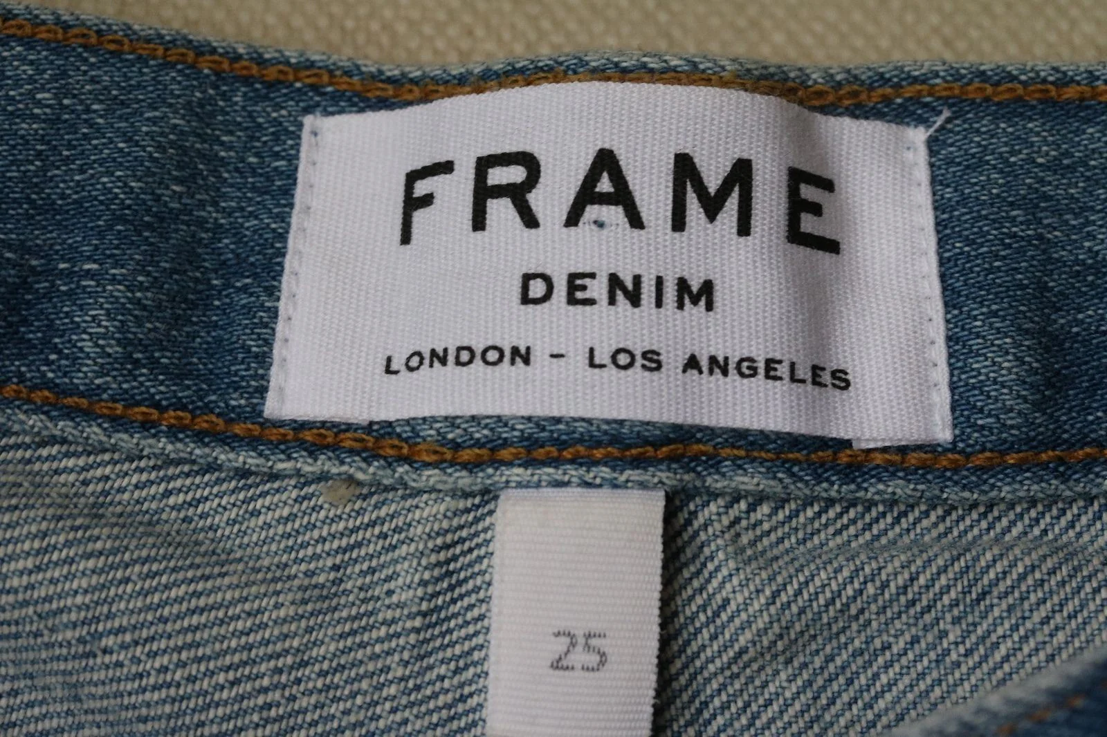 FRAME LE ORIGINAL HIGH-RISE CUTOFF DENIM SHORTS IN GRAYTON W25 UK 6/8 - Image 5