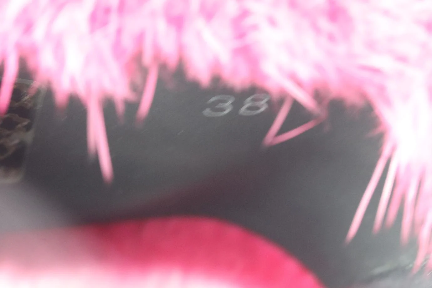 GIVENCHY FUR AND RUBBER SLIDES EU 38 UK 5 US 8 - Image 6