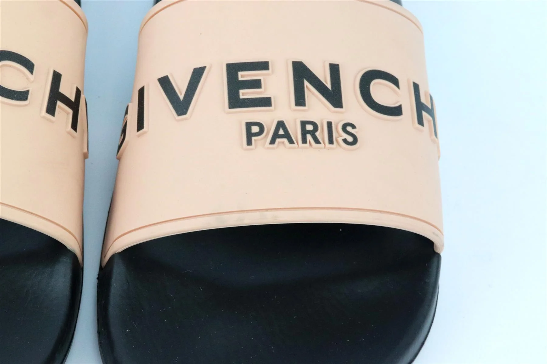 GIVENCHY LOGO PRINT RUBBER SLIDES EU 39 UK 6 US 9 - Image 3