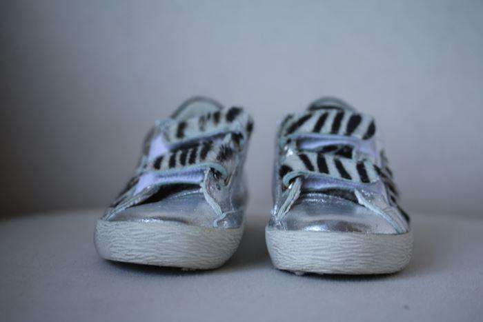 GOLDEN GOOSE DELUXE BRAND KIDS SILVER ZEBRA TRAINERS EU 24 UK 7 - Image 2