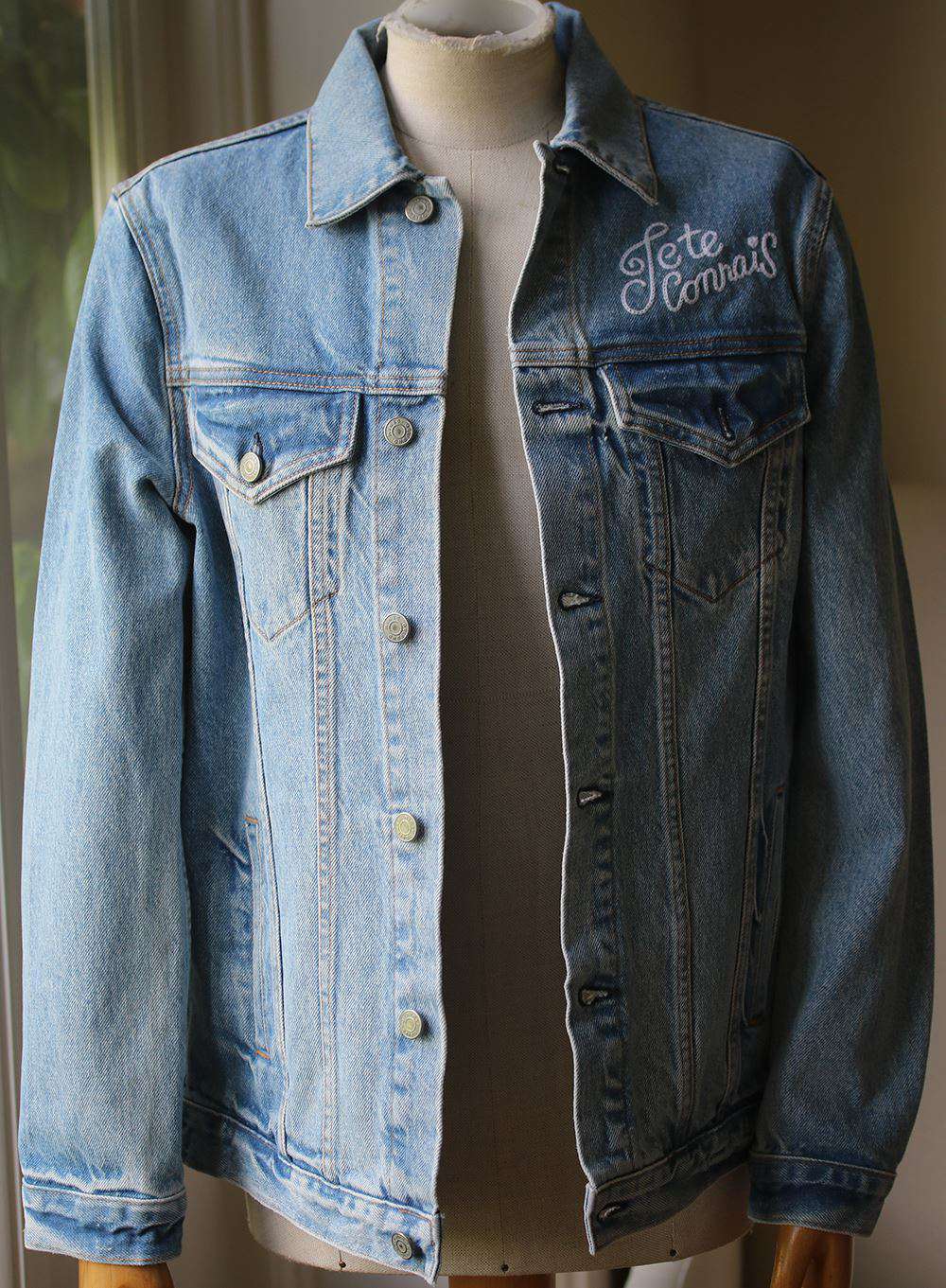 GRLFRND DARIA OVERSIZED EMBROIDERED DENIM TRUCKER JACKET SMALL - Image 3