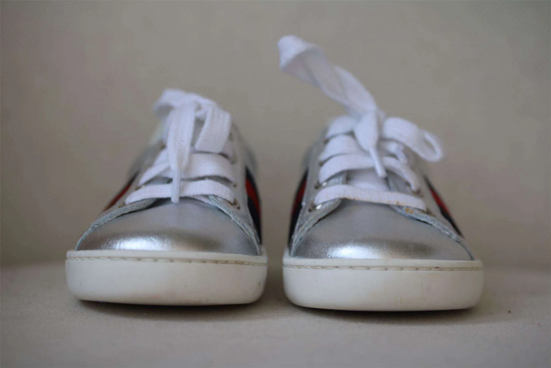 GUCCI BABY METALLIC SILVER TRAINERS EU 22 UK 5 - Image 2
