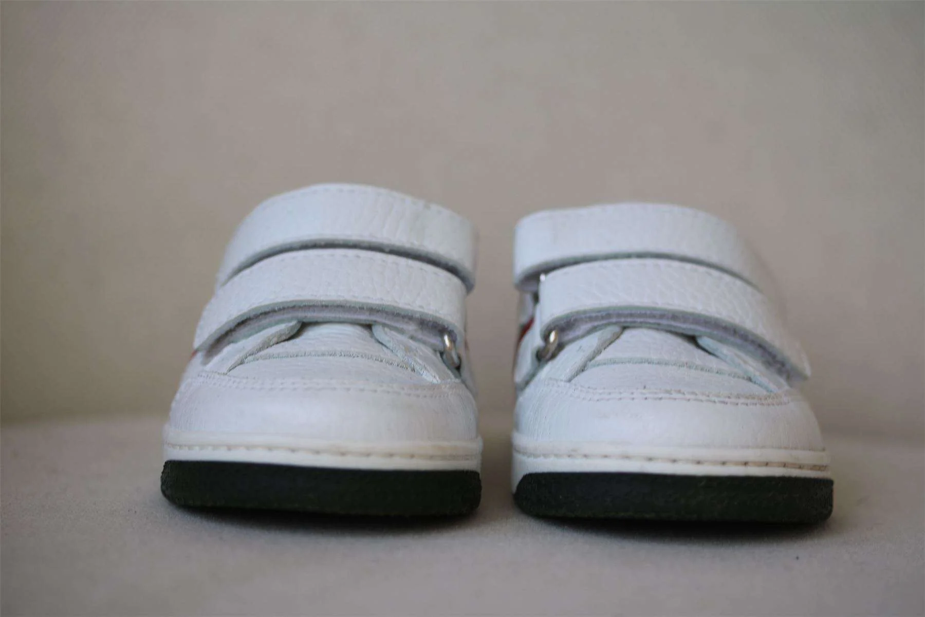 GUCCI BABY WHITE LEATHER TRAINERS EU 22 UK 5 - Image 2