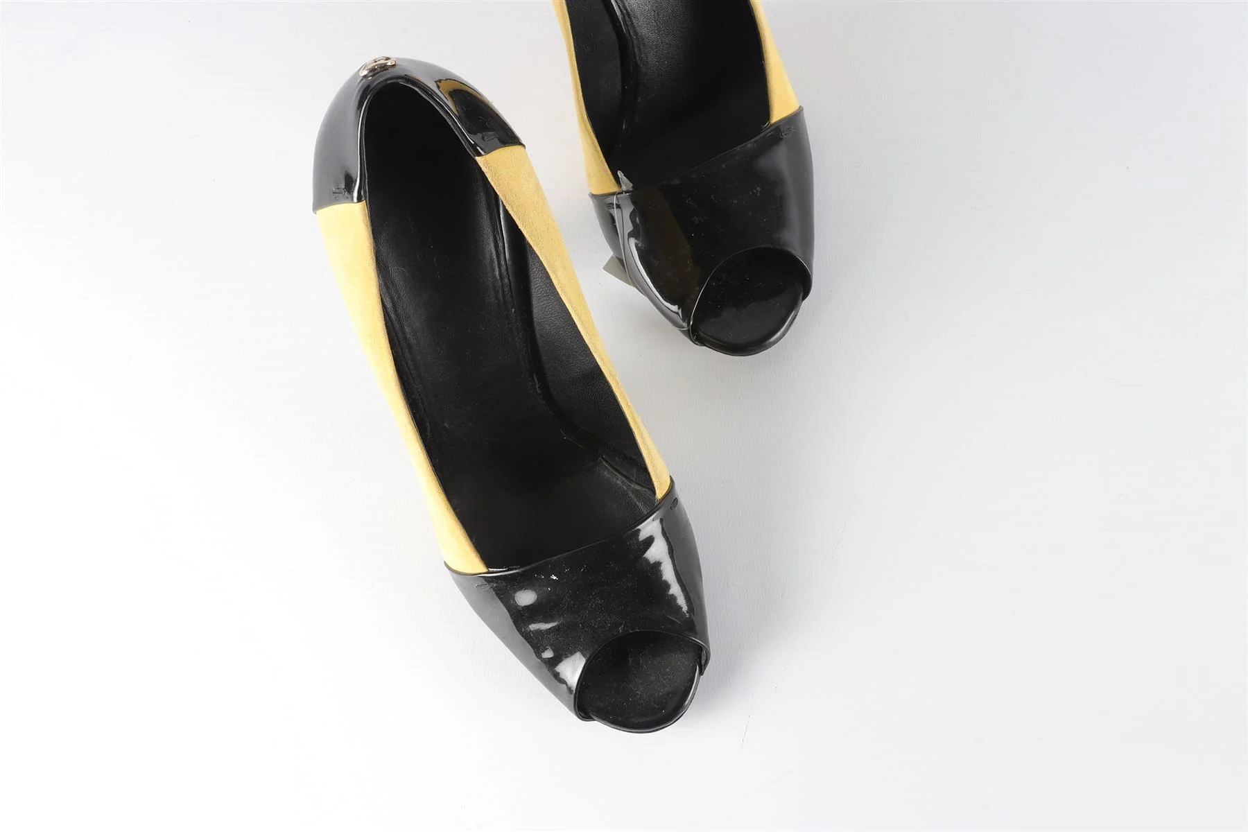 GUCCI YELLOW AND BLACK SUEDE AND PATENT LEATHER PUMPS US 7.5 UK 4.5 US 7.5 - Image 4