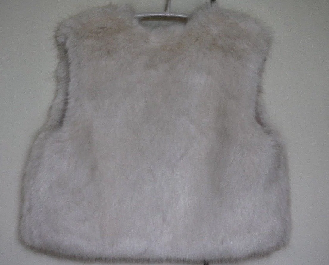 HELEN MOORE GIRLS ERMINE WHITE FAUX FUR WAISTCOAT GILET 4-6 YEARS - Image 5