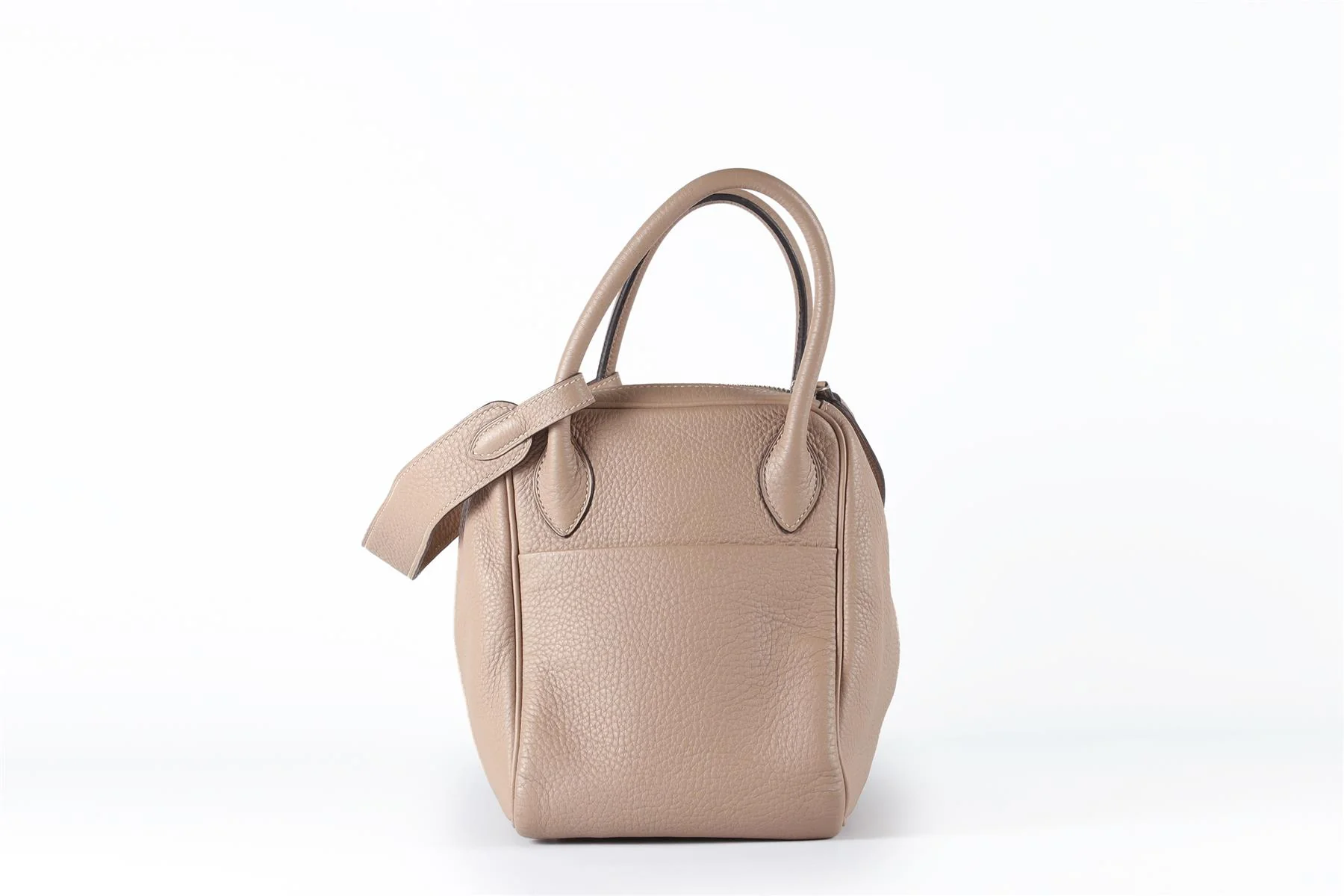 HERMÈS 2008 LINDY 26 CM CLEMENCE LEATHER SHOULDER BAG IN ETOUPE - Image 5