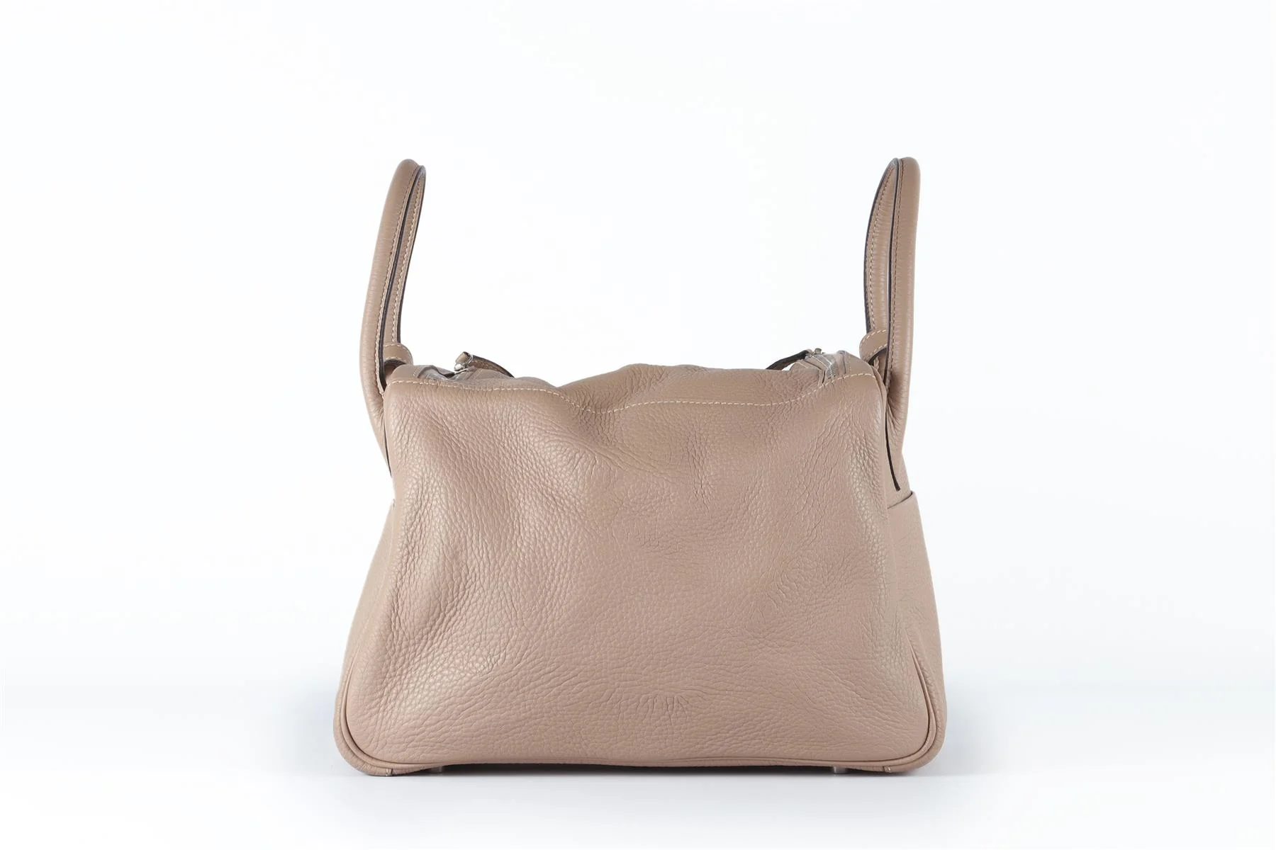HERMÈS 2008 LINDY 26 CM CLEMENCE LEATHER SHOULDER BAG IN ETOUPE - Image 6