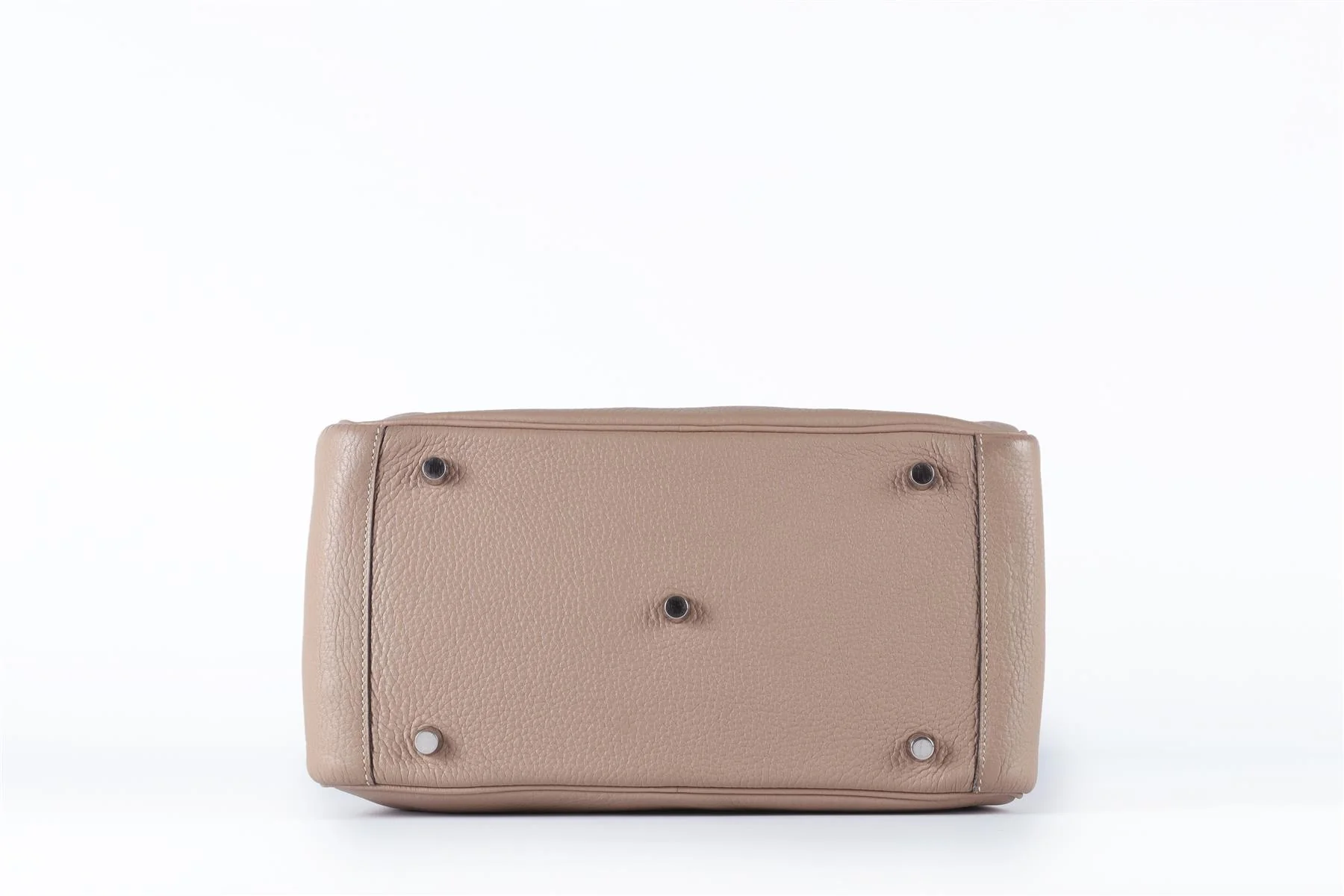 HERMÈS 2008 LINDY 26 CM CLEMENCE LEATHER SHOULDER BAG IN ETOUPE - Image 7