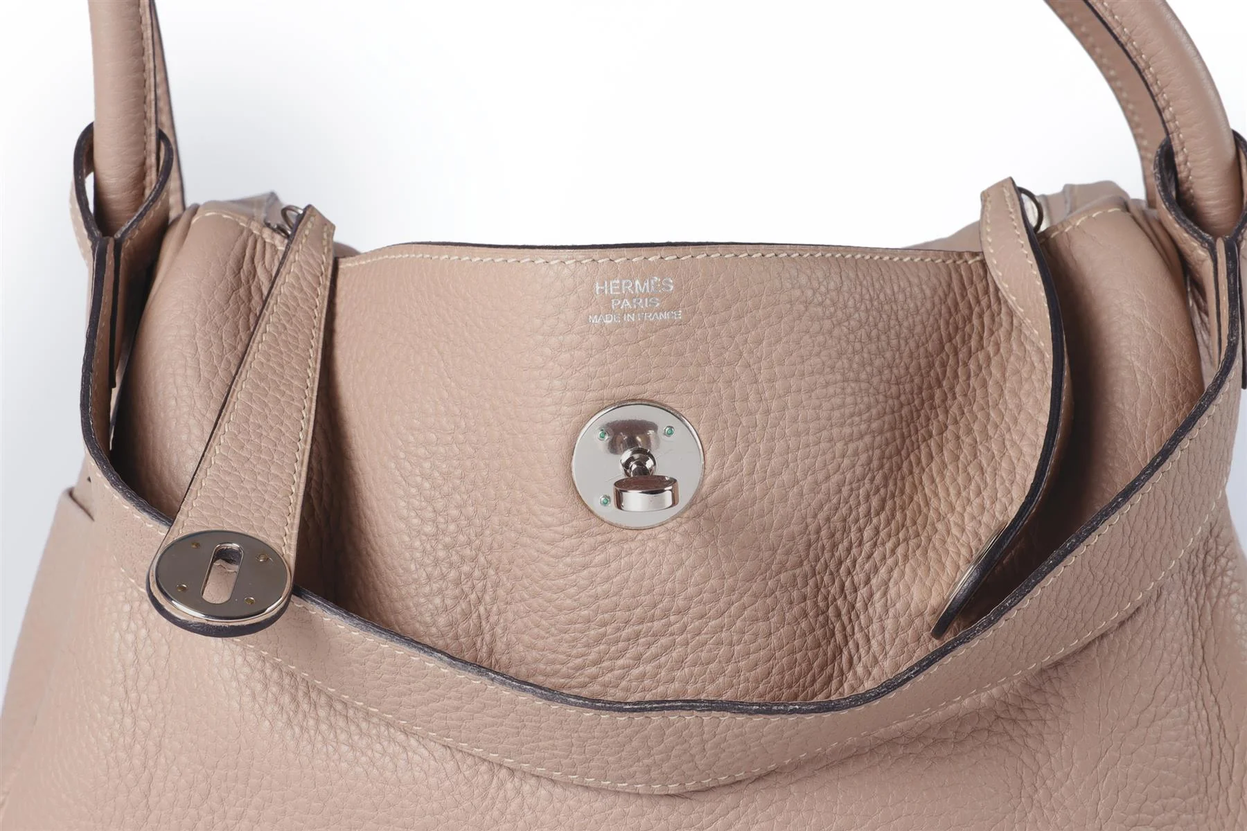 HERMÈS 2008 LINDY 26 CM CLEMENCE LEATHER SHOULDER BAG IN ETOUPE - Image 9