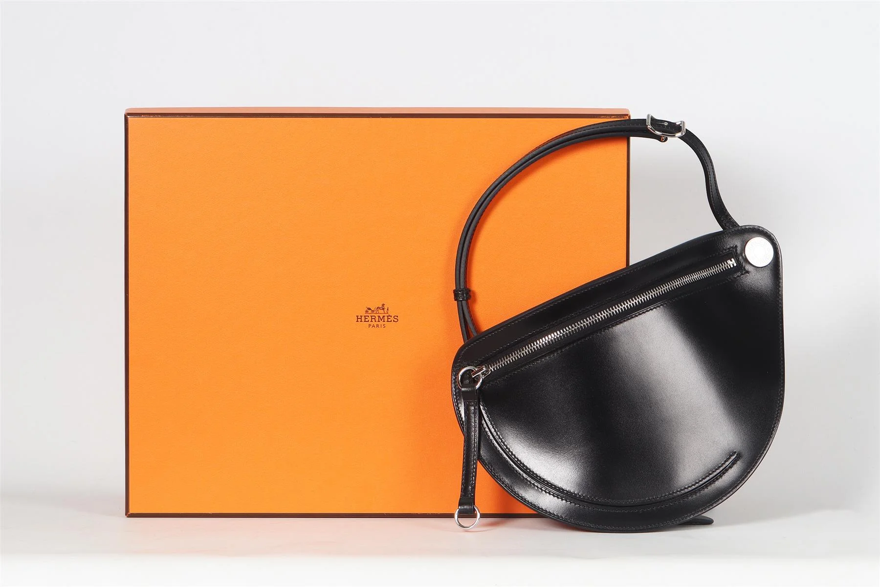 HERMÈS BLACK 2024 PETITE COURSE BOX LEATHER SHOULDER BAG IN NOIR - Image 10