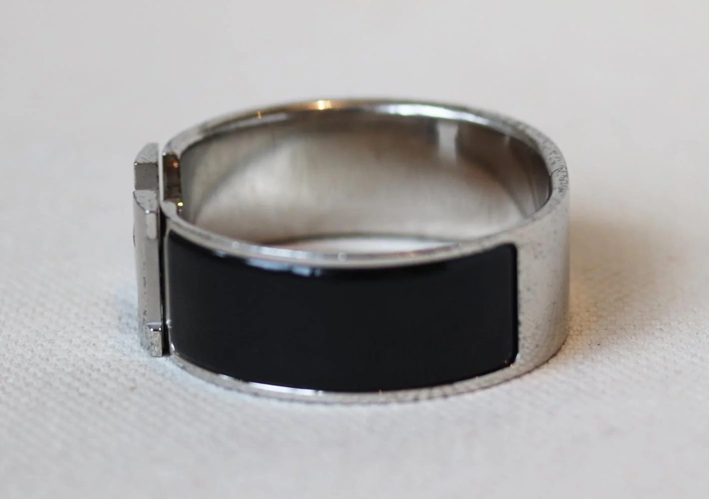 HERMÈS CLIC CLAC H ENAMEL AND PALLADIUM PLATED BRACELET - Image 3