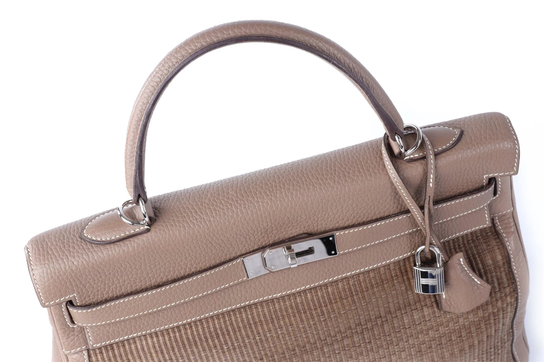 HERMÈS  TAUPE 2005 KELLY 35 CM CLEMENCE LEATHER AND HORSEHAIR BAG IN ETOUPE - Image 9
