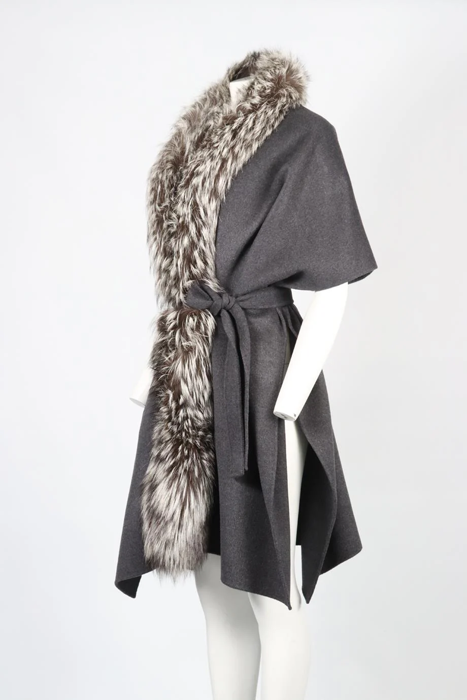 HOCKLEY BELTED FOX FUR AND CASHMERE PONCHO FR 38 UK 10 - Image 3