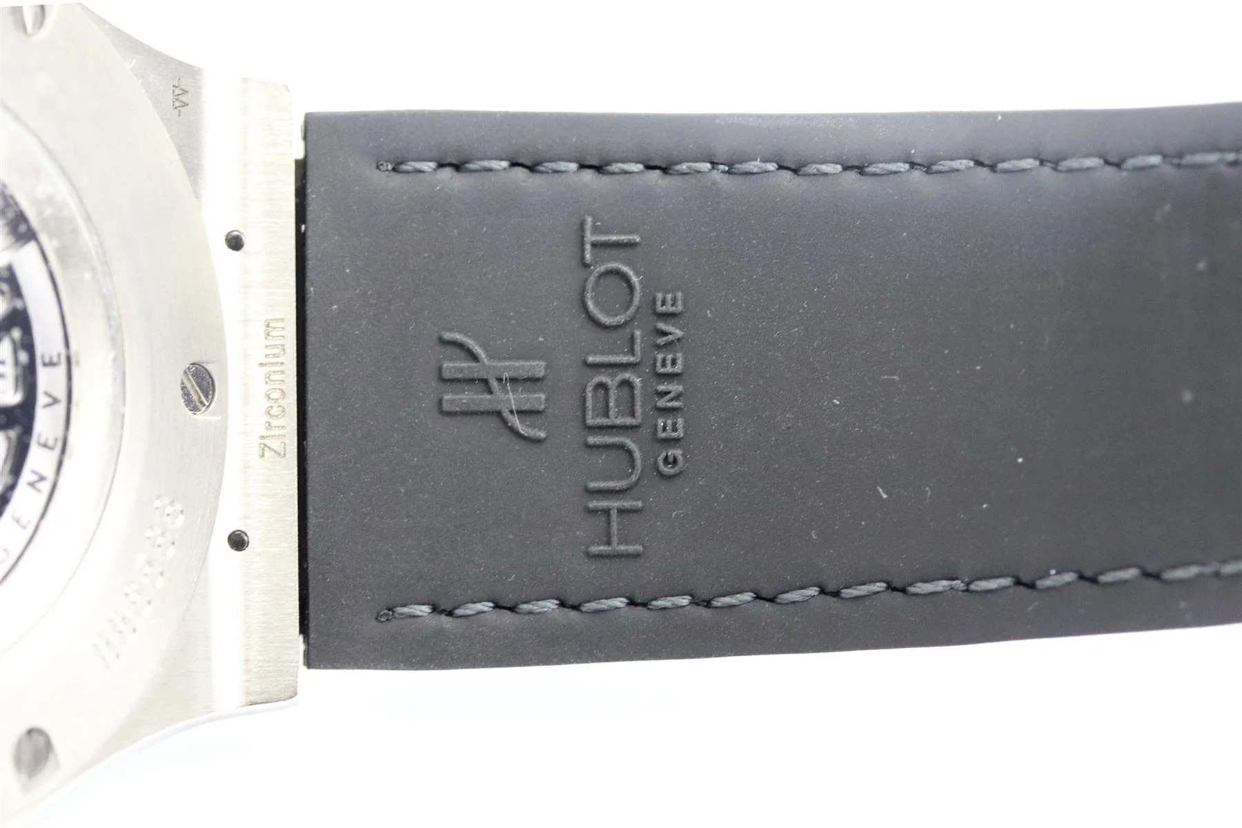 HUBLOT CLASSIC FUSION RACING GREY 42MM TITANIUM AND ALLIGATOR WRIST WATCH - Image 8