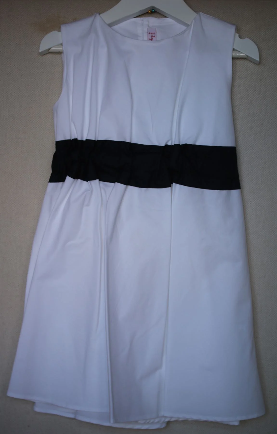 IL GUFO GIRLS WHITE COTTON DRESS WITH NAVY BAND 4 YEARS - Image 2
