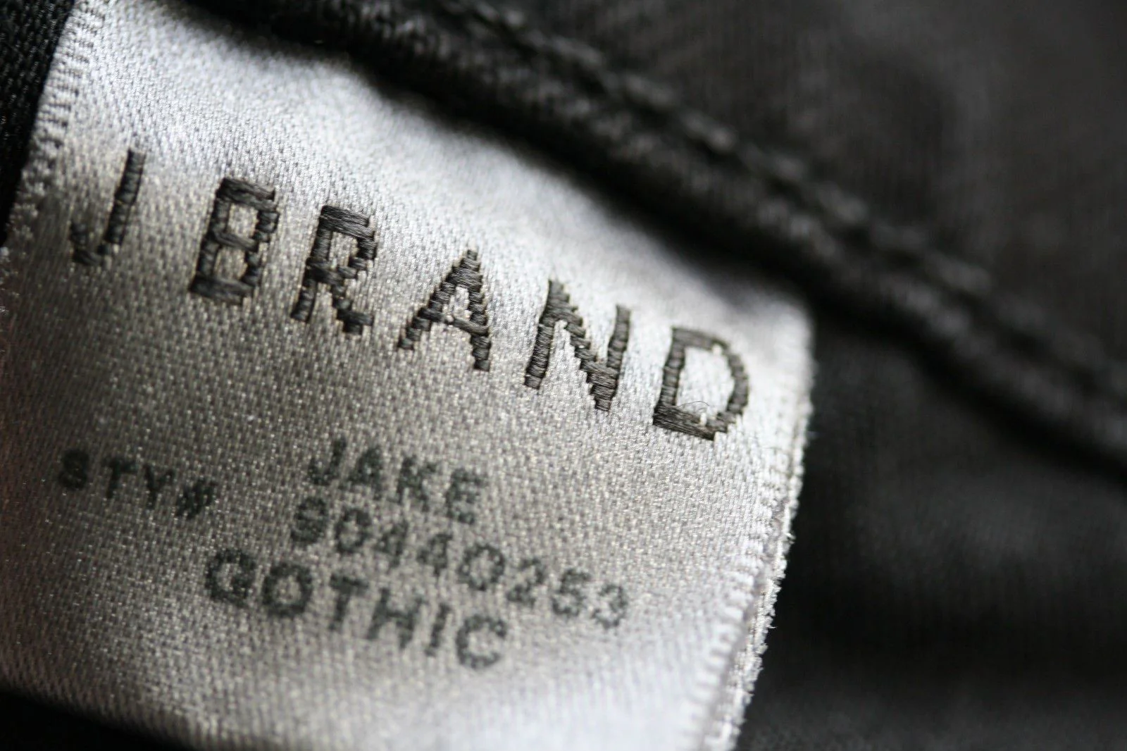 J BRAND JAKE BLACK DISTRESSED BOYFRIEND JEANS W24 UK 6 - Image 9